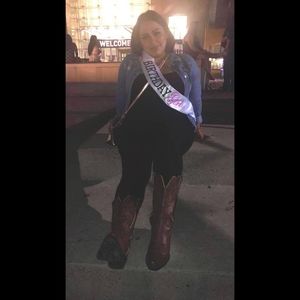 Meet your Posher, Elda